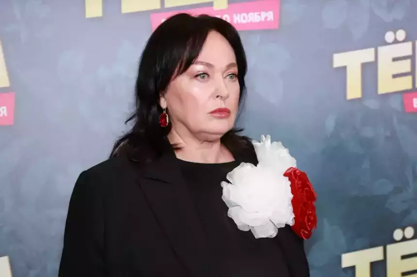 «Прокляну!»: Лариса Гузеева пригрозила «гадинам», осуждающим ее за воспоминания о маме