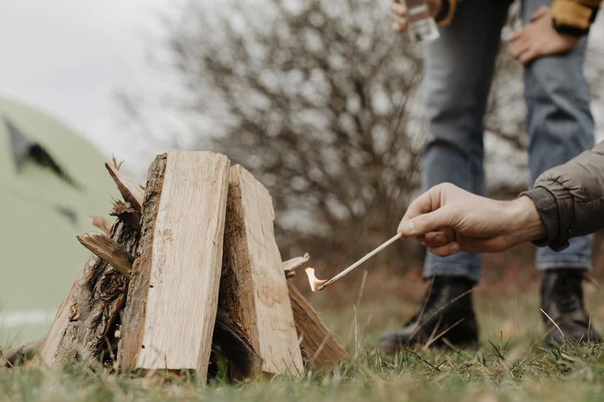 В Саратовской области трое детей отравились розжигом, один ребенок погиб