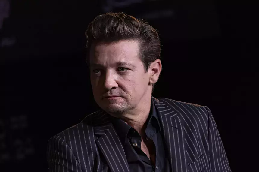 Сломавший кости в ДТП актер Джереми Реннер готов вернуться к трюкам в кино