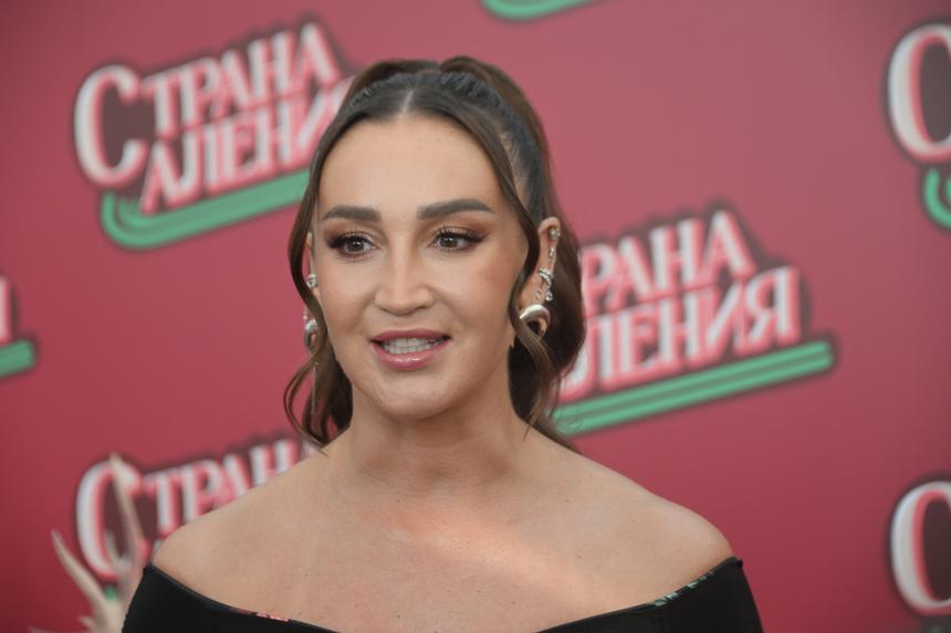 «Встает только тот, кто сначала упал»: Ольга Бузова показала новое увлечение