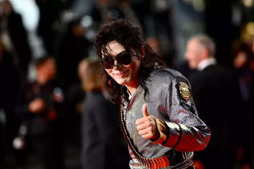 Ношеный носок Майкла Джексона продали за 6 тысяч евро