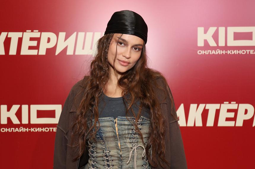 Исполнительница хита «Один в поле воин» Bearwolf почти в 10 раз подняла гонорар: сколько зарабатывает певица