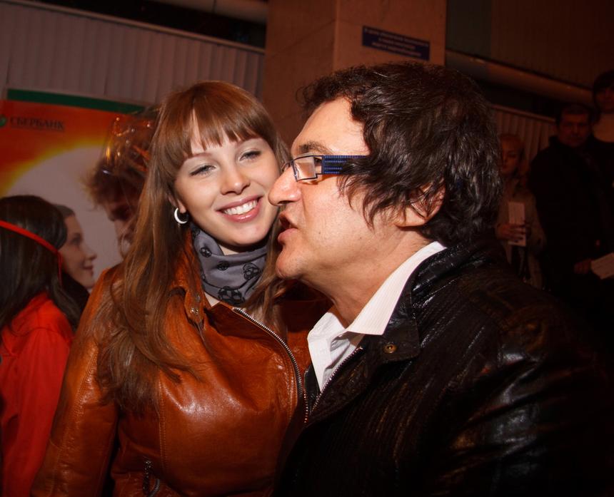 Близкие рассказали правду о состоянии жены предполагаемого любовника Полины Дибровой