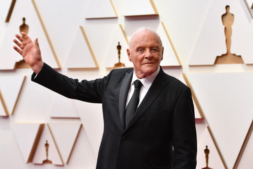 «Не бойся прийти на ужин»: Энтони Хопкинс возродил злодея из «Молчания ягнят», чтобы высмеять Кардашьян