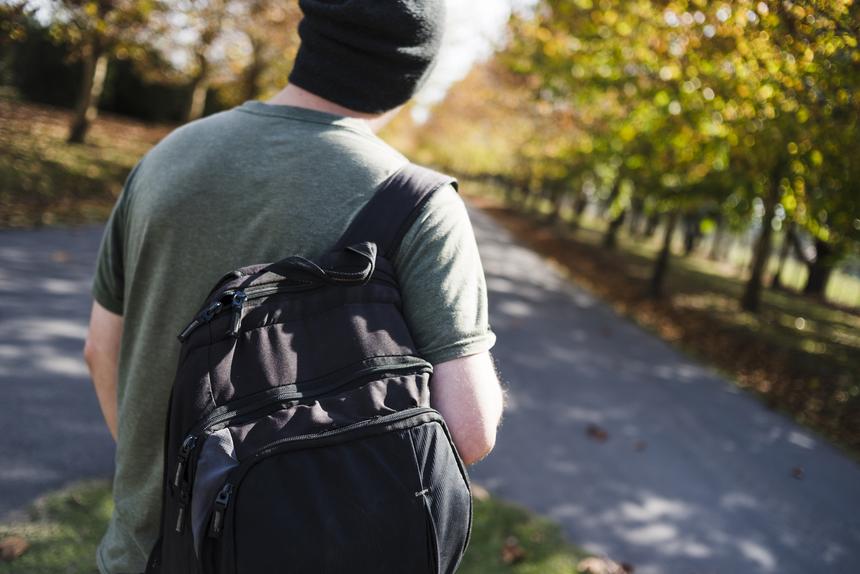 Завернул в фольгу и положил в рюкзак: студент обезглавил иностранца, а затем принес его голову в больницу