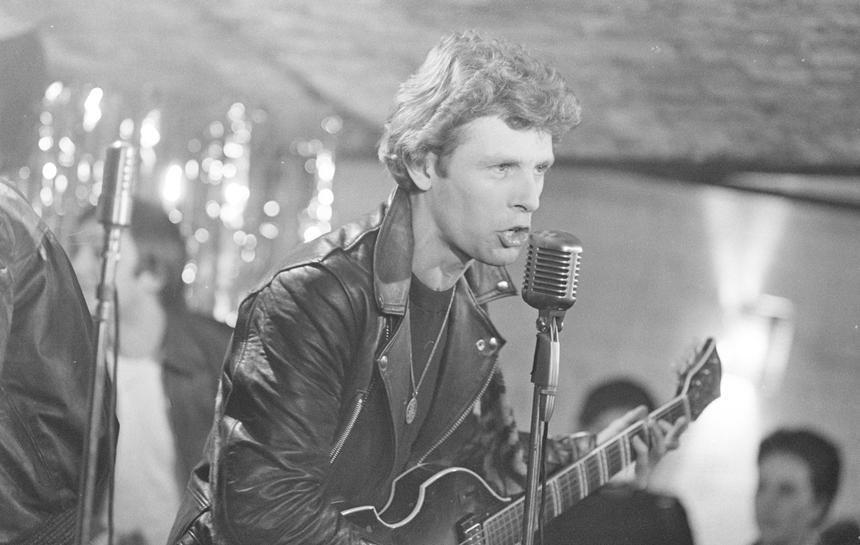 Рок-музыканта госпитализировали в критическом состоянии после «смерти» на руках у супруги