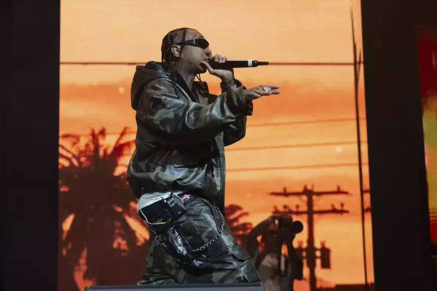 Рэпер Tyga тайно прилетел в Екатеринбург и выступил на свадьбе за 64 млн рублей