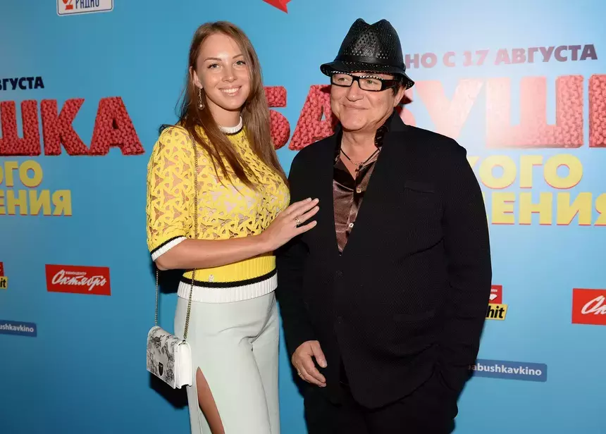 «Косноязычна, вульгарна»: друзья Дмитрия Диброва ополчились на его жену