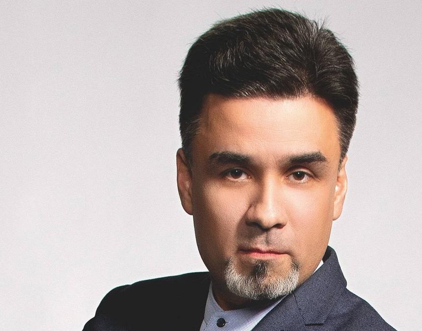 «Мы будем вместе на небесах, родной мой»: жена погибшего комментатора Александра Гришина убита горем