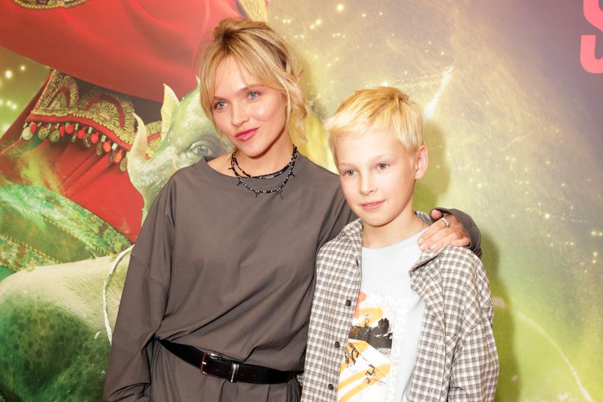 «Кто-нибудь может помочь?»: актрису Наталью Земцову выселили из отеля в Турции с 10-летним сыном