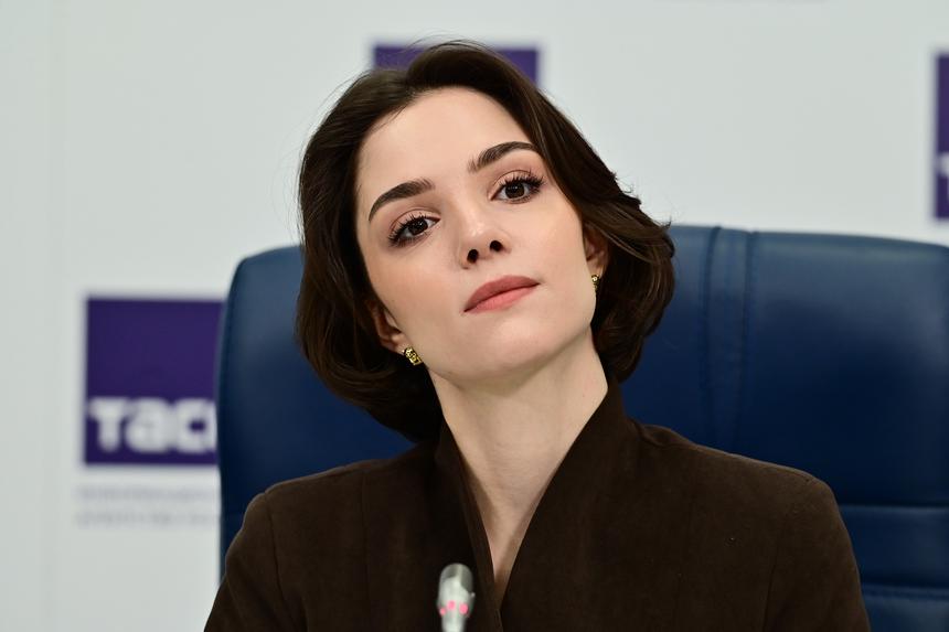 «Поняла, что это любовь»: Евгения Медведева рассказала, как начался ее роман с танцором