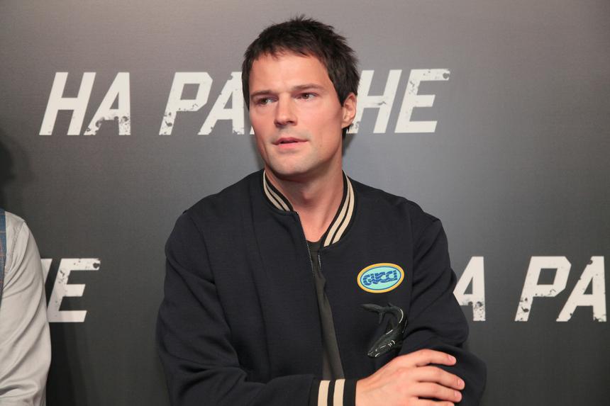 Данила Козловский прилетел в Санкт-Петербург для съемок в фильме Алексея Учителя