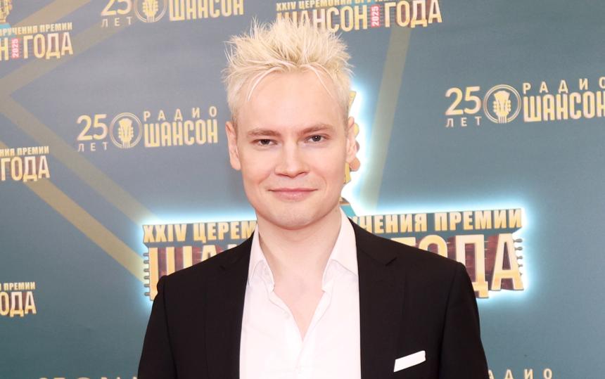 «Сама этого хочет!»: певец SHAMAN объявил, что все фан-клубы теперь будут «под его мамой»