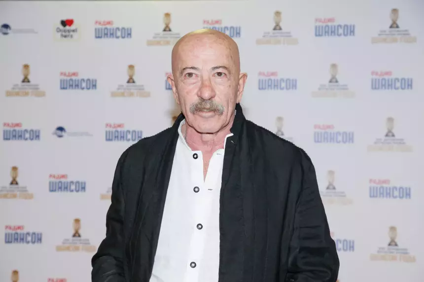 Певец Александр Розенбаум может лишиться голоса: известно, что произошло