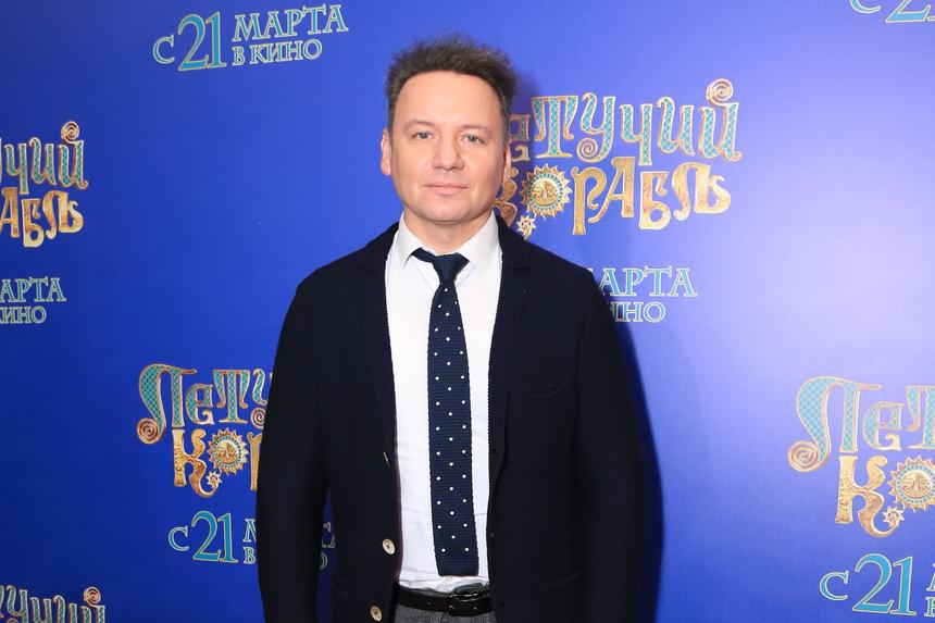 Роман с Гришаевой и скандал с отцовством: как живет Александр Олешко после тайной женитьбы