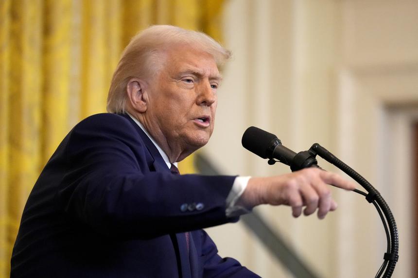 Дональд Трамп приказал спрятать портреты Обамы и Бушей от гостей Белого дома