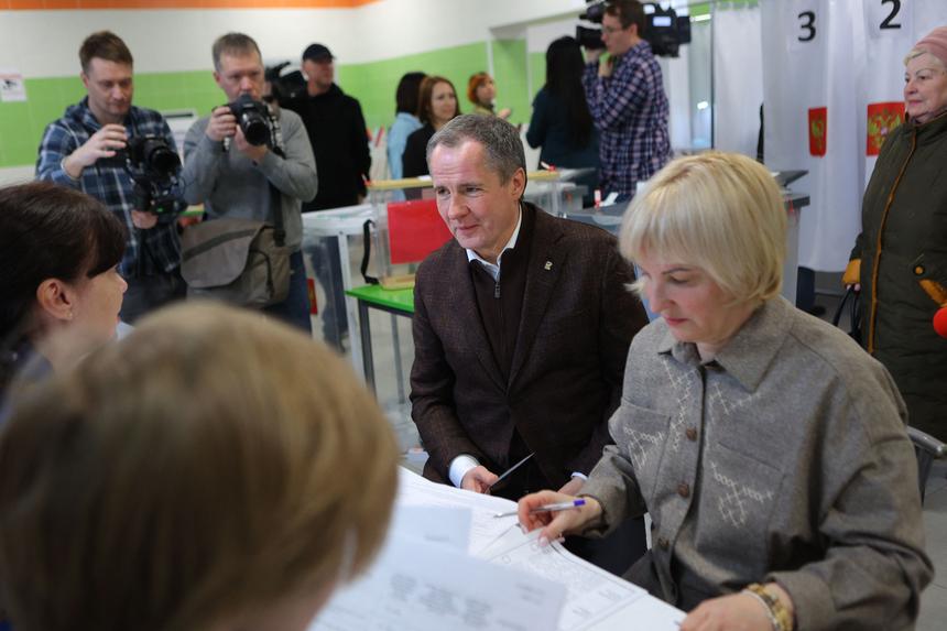 «Эти должности не для него»: губернатор Гладков сказал сменить работу чиновнику, испугавшемуся ехать в приграничье