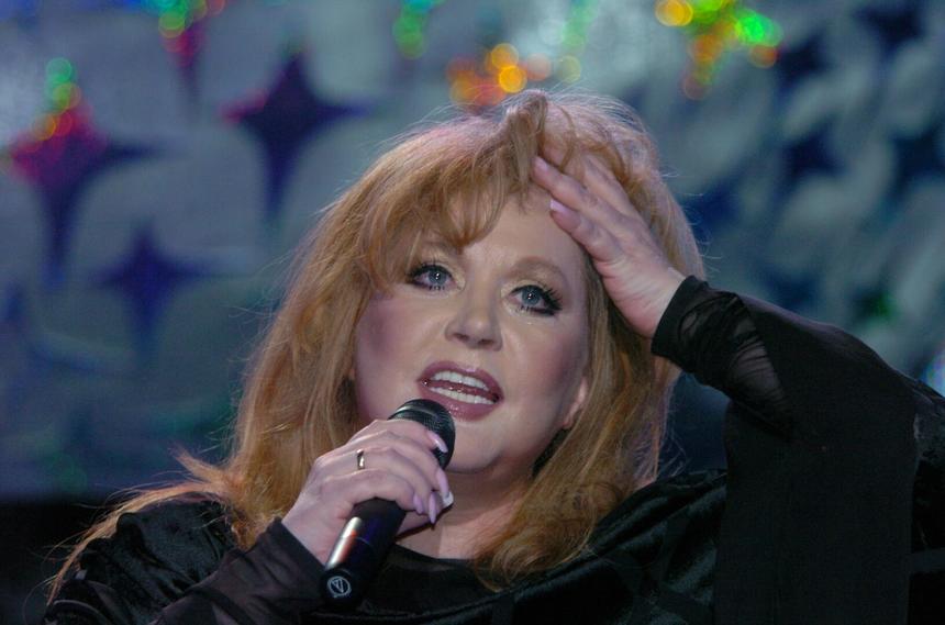 Пошла на такой шаг по состоянию здоровья: гонорар уехавшей из РФ Аллы Пугачевой упал в 2 раза летом