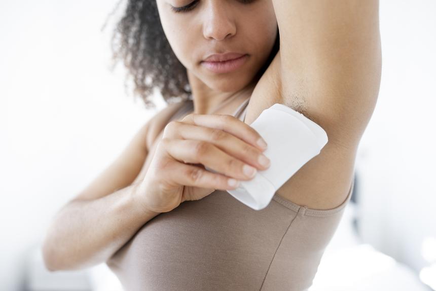 Врач Макарова объяснила, могут ли дезодоранты вызвать рак груди