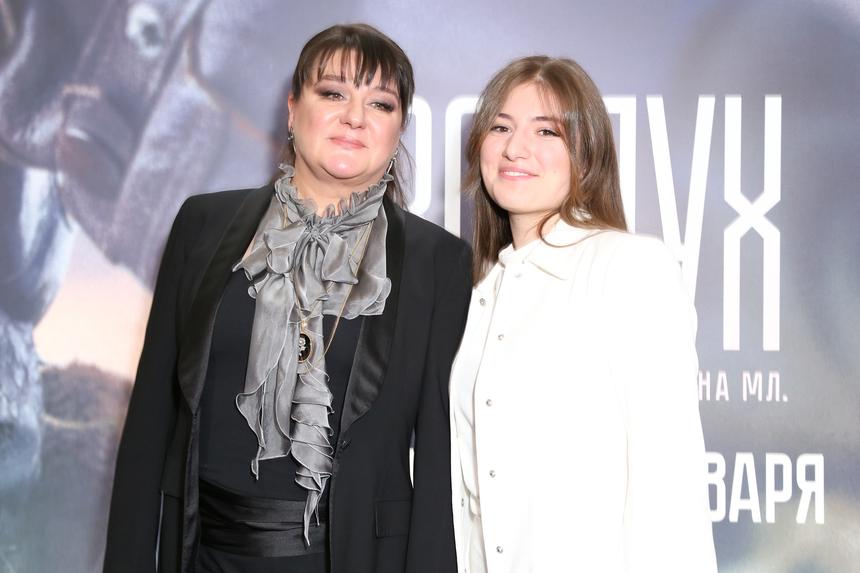 Анастасия Мельникова не сдержала слез на прощании с Иваном Краско в Петербурге