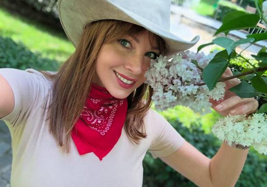 «Могла бы позволить более креативные модели»: какие стилевые ошибки совершает Полина Диброва