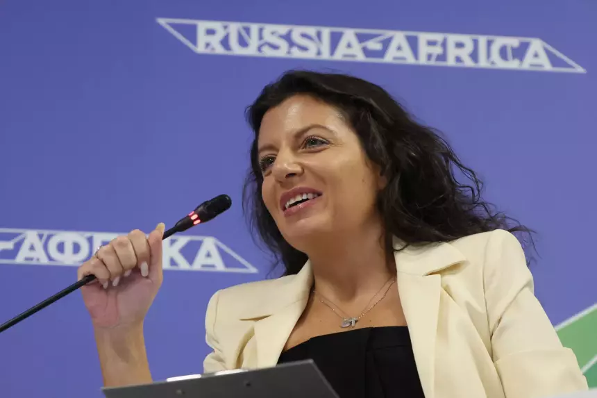 «Сводила мам»: Маргарита Симоньян навестила места, дорогие ей и впавшему в кому Тиграну Кеосаяну