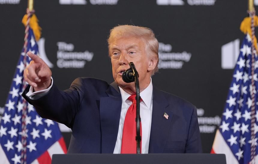 Президент США Дональд Трамп наградил премией Кеннеди Сильвестра Сталлоне и Kiss