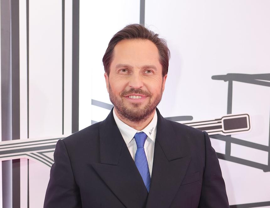 Александр Ревва снялся с женой и детьми в парных нарядах на отдыхе в Испании