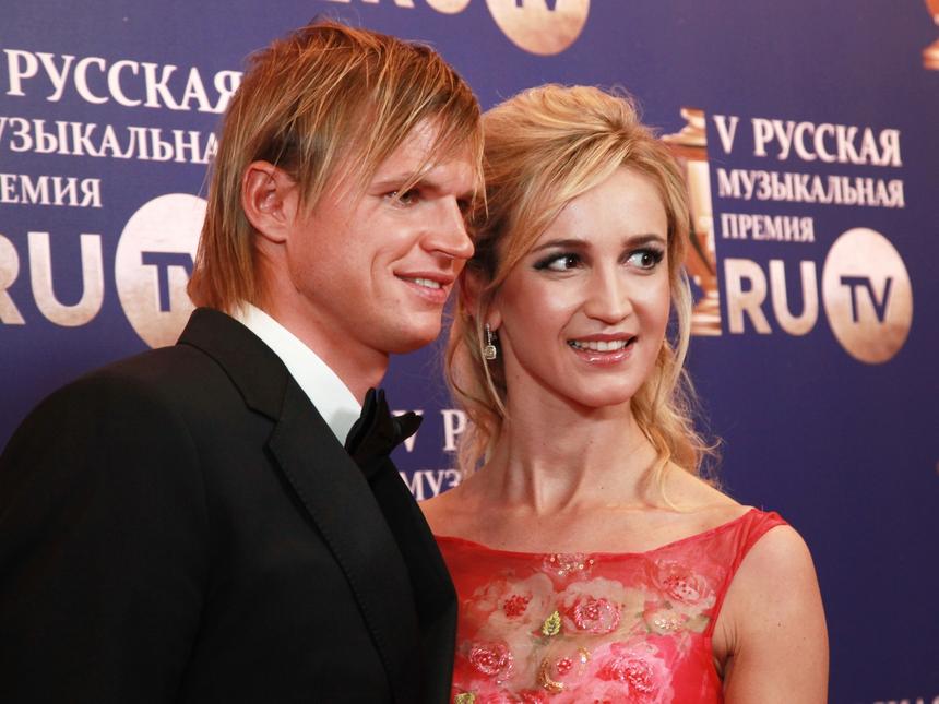 «Им просто дают указания, и идет кибербуллинг»: Тарасов обвинил экс-жену Бузову в травле его семьи