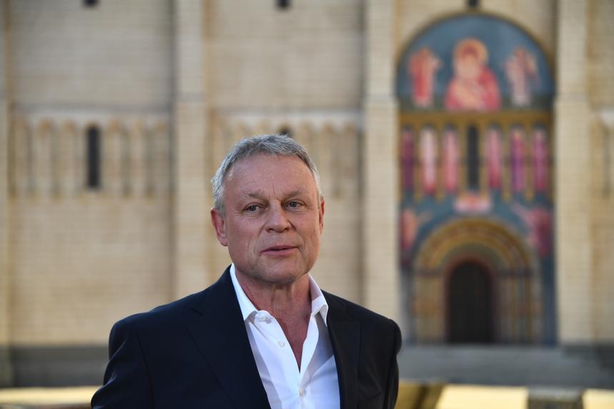 «Прямо над нами что-то сбивали»: Сергей Жигунов рассказал о съемках в Севастополе в момент атаки ВСУ