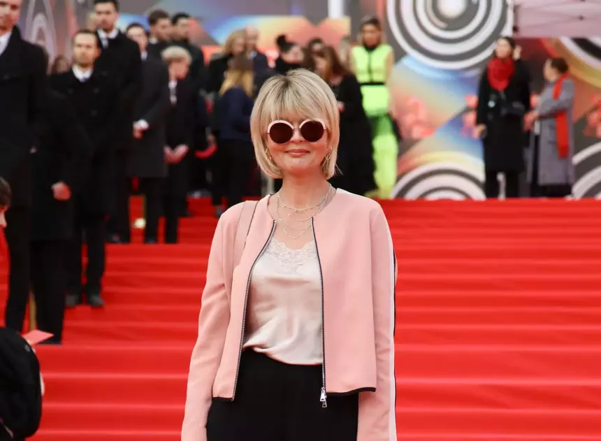 «Меня сравнивали с землей»: Юлия Меньшова рассказала, как родители «пытали» ее