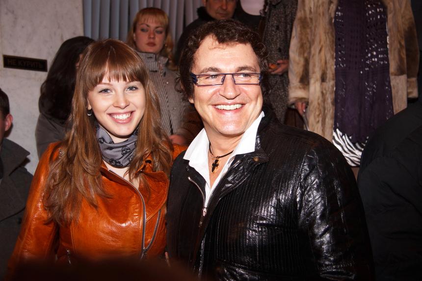 «Дети, давайте запишем папе привет!»: Полина Диброва публично обратилась к мужу после скандала с изменой