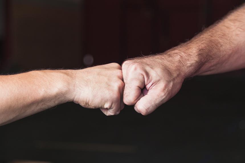 В Москве трое кавказцев избили охранника заведения, не пройдя фейс-контроль