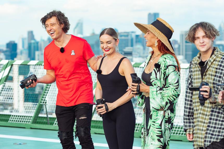 56-летняя телеведущая Эвелина Бледанс провела вечер в грязном туалете Бангкока