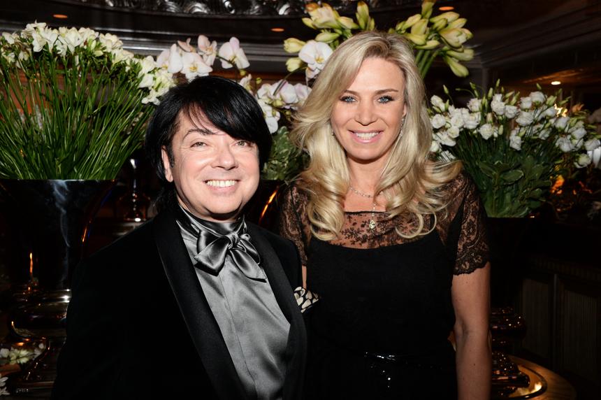 «Какое кощунство. У меня нет слов»: вдова Валентина Юдашкина спровоцировала скандал на могиле модельера