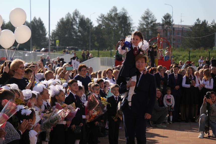 В России сотрудников предупредили об увольнении с работы за посещение школьной линейки 1 сентября