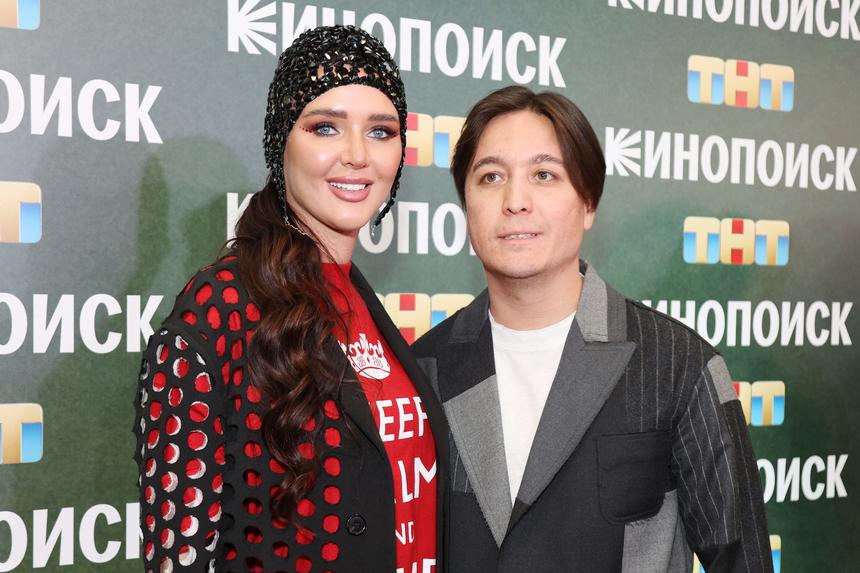 Жена Тимура Хайдарова сообщила, что у Елены Товстик произошел разрыв импланта