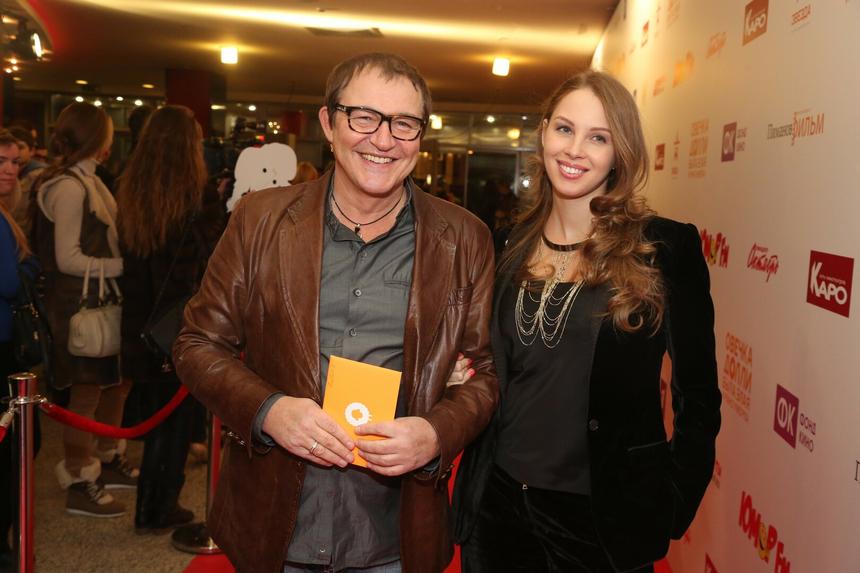 «Перелом в двух местах, пишет заявление в полицию»: любовник Полины Дибровой пострадал после нападения жены