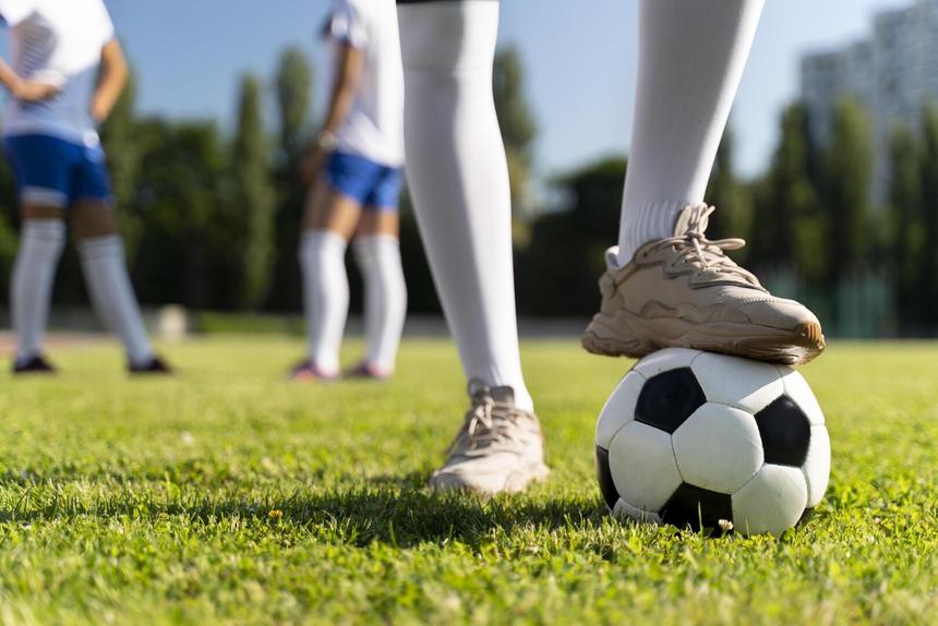 Украинская футболистка получила желтую карточку за русскую речь во время матча