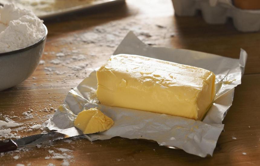 «200-300 грамм — это перебор»: чем опасен новый тренд россиянок по поеданию масла ради красоты