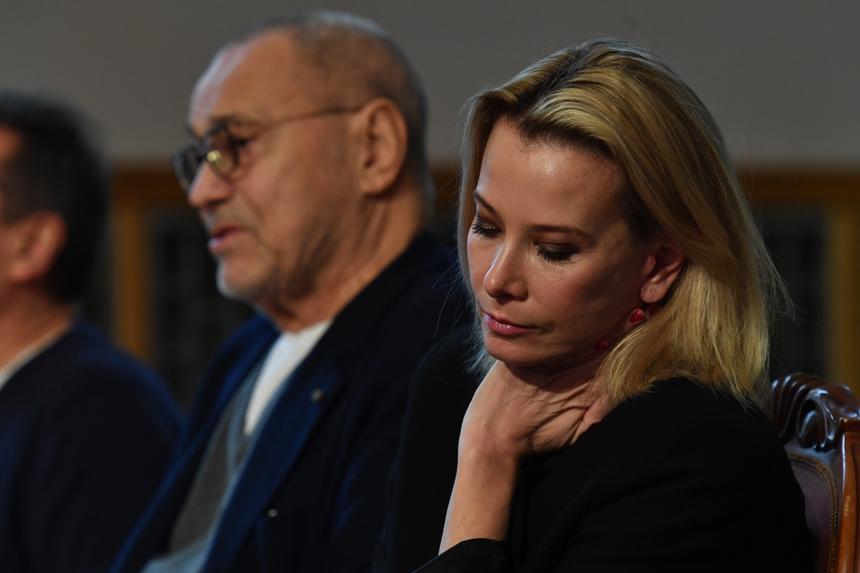 Тянет на свободу, как Полину Диброву: Юлия Высоцкая может изменить Андрею Кончаловскому