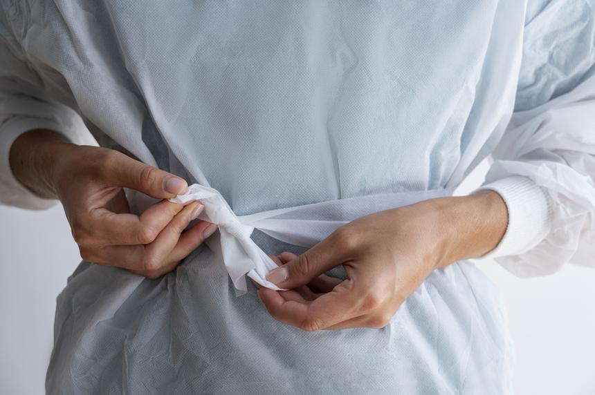 Бок болел весь день: в Новосибирской области медик в детском лагере спутала простуду у школьницы с аппендицитом