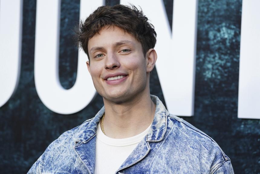 Американский комик Мэтт Райф приобрел дом с загадочной куклой Аннабель