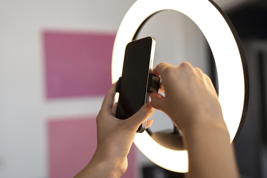 Треш-блогер умер в 46 лет, уснув во время прямого эфира