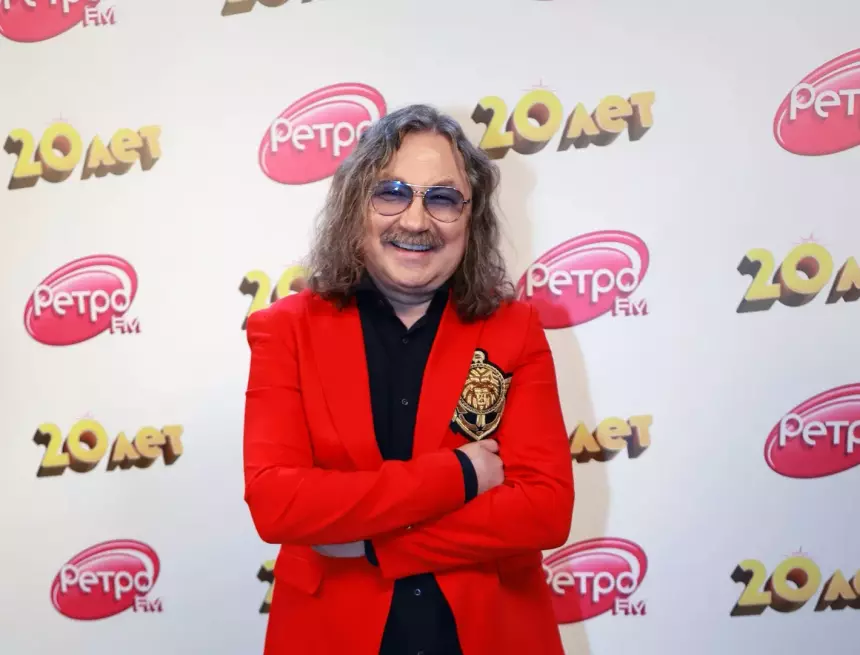 «Мяч на стороне Малахова»: что будет с шоу «Привет, Андрей!» после регистрации бренда Николаева