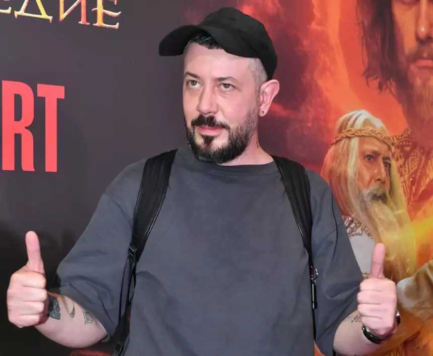 Почувствовал, что чешется нога: блогера Артемия Лебедева укусил клещ в лесу