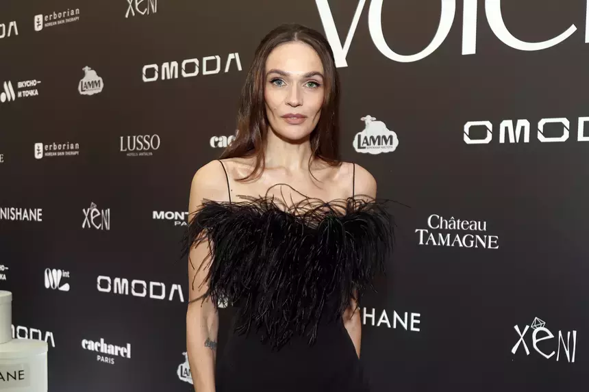 72-летнего Микки Рурка застали в объятиях с Аленой Водонаевой