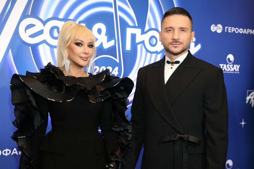 «Их отношения — это тайна»: в звездных кругах обсуждают публичный флирт Кудрявцевой с Лазаревым