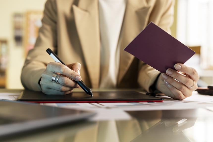 Выступающую за Израиль фигуристку Нехаеву не пустили в Польшу из-за паспорта РФ