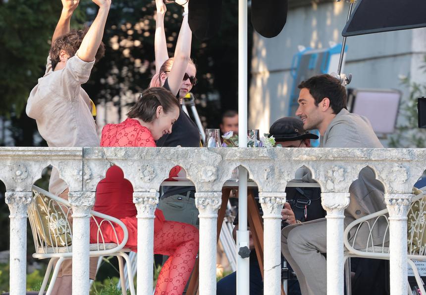 Съемки нового сезона «Эмили в Париже» омрачились смертью ассистента режиссера